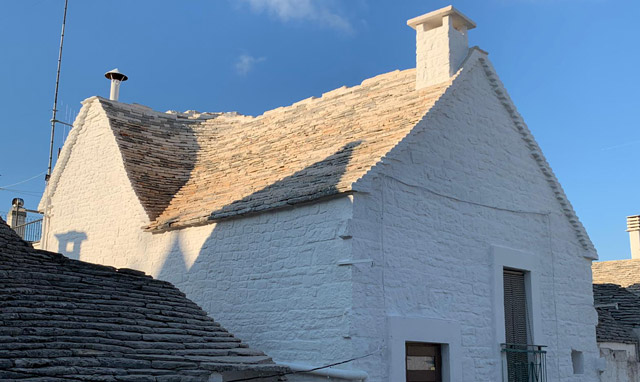 ALBEROBELLO: A CUMMERSA THAT DOES NOT YIELD TO THE PASSAGE OF TIME