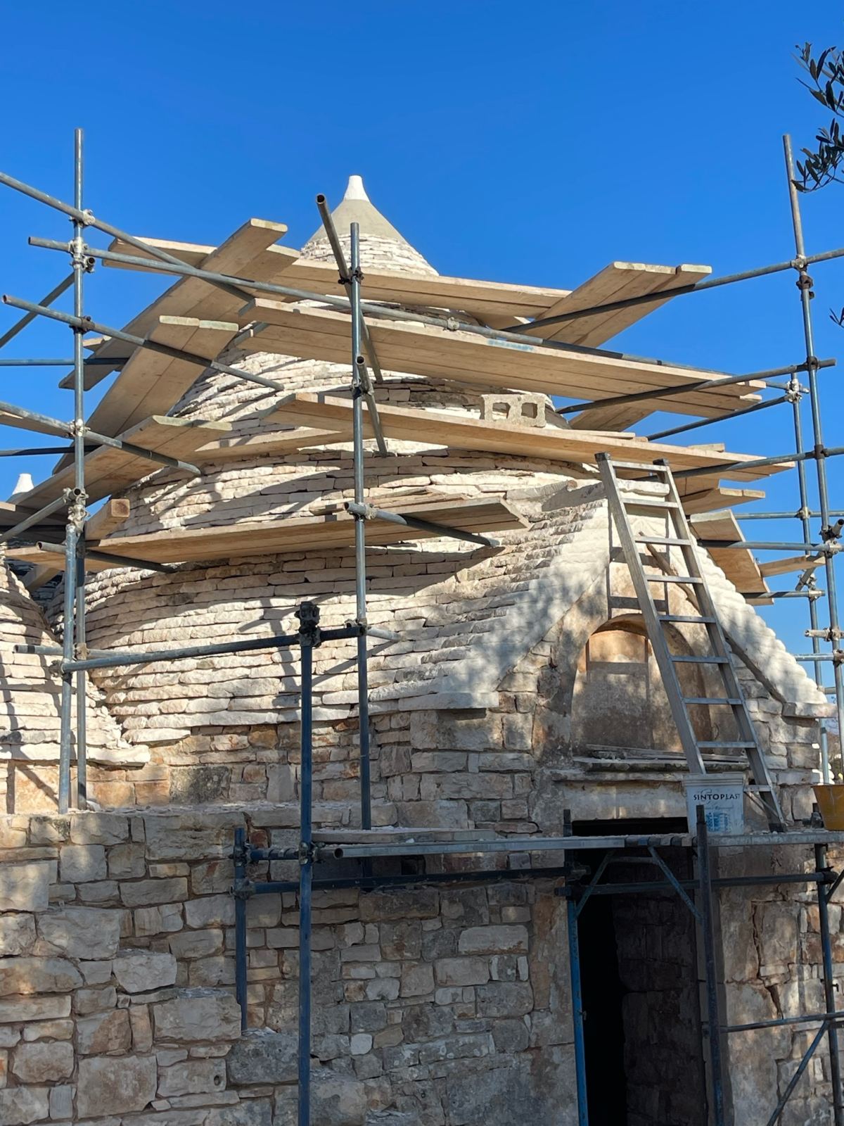 Cosa controllare prima di acquistare un immobile storico in Puglia
